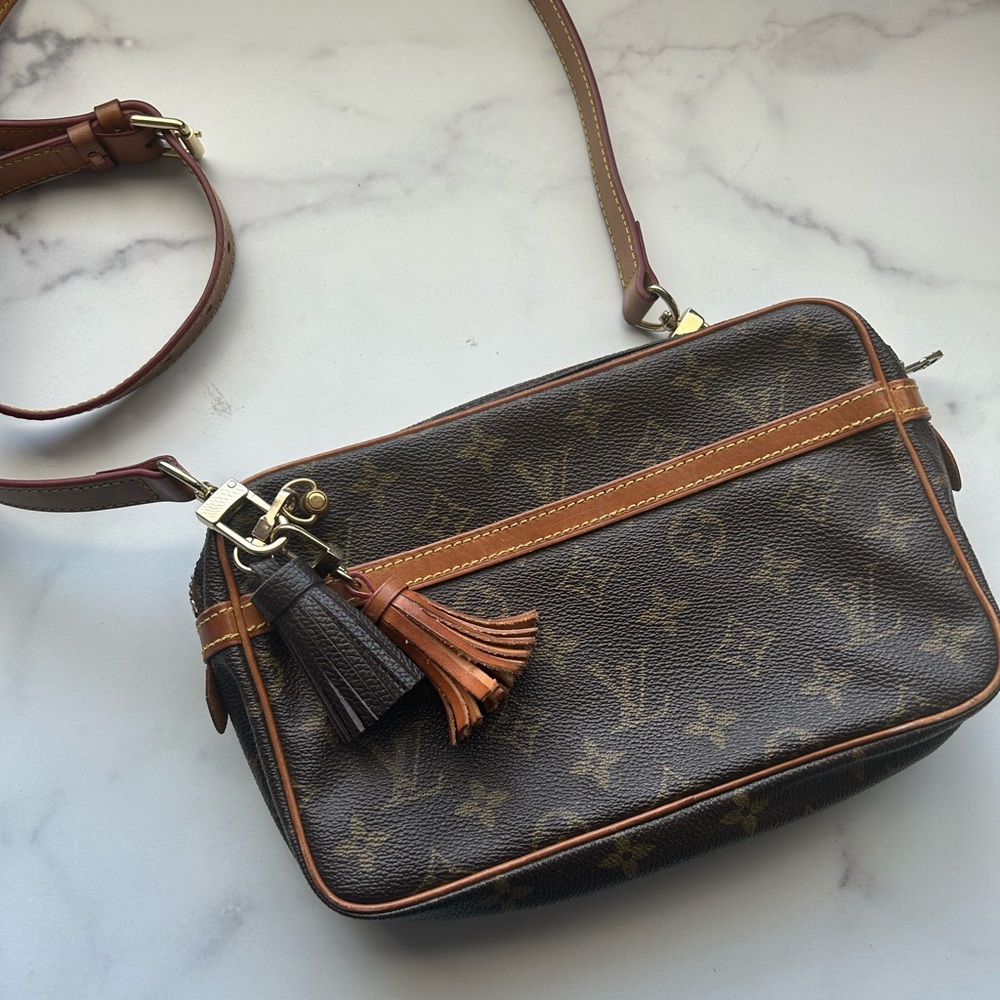 Louis Vuitton Crossbody (NOT ORIGINAL STRAP)